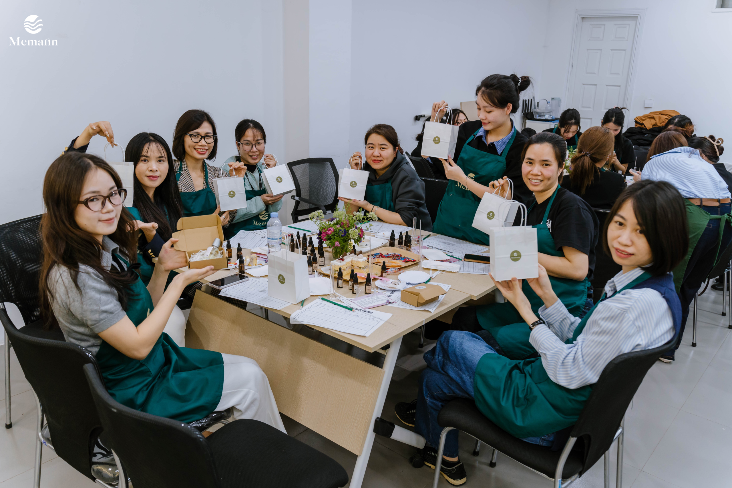 Workshop nước hoa cùng Cocolux: 5 dấu ấn của nghệ thuật hương thơm Lựa chọn nước hoa tại workshop doanh nghiệp