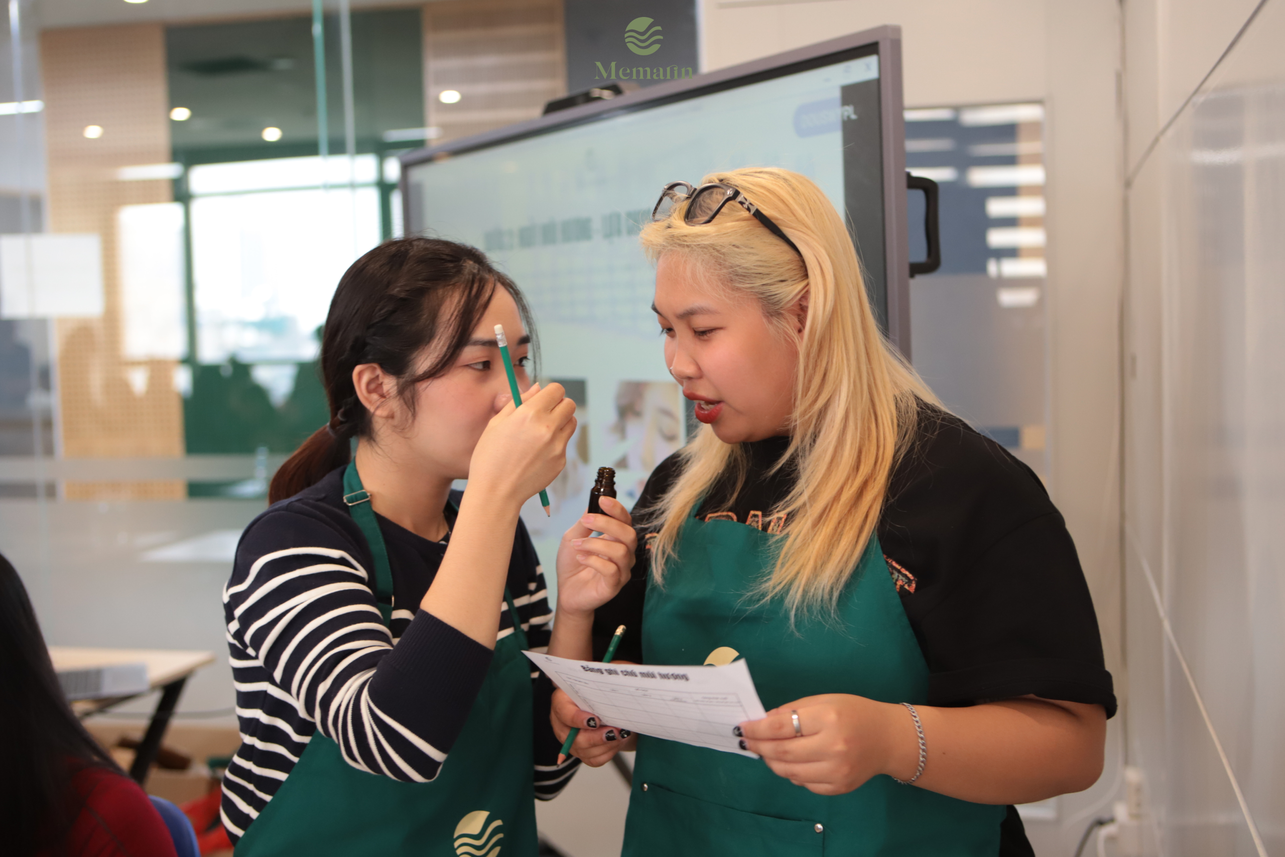 Workshop nước hoa cùng Hợp Long – Món quà 20/10 ý nghĩa dành cho phái đẹp Memarin tổ chức workshop nước hoa cho Hợp Long