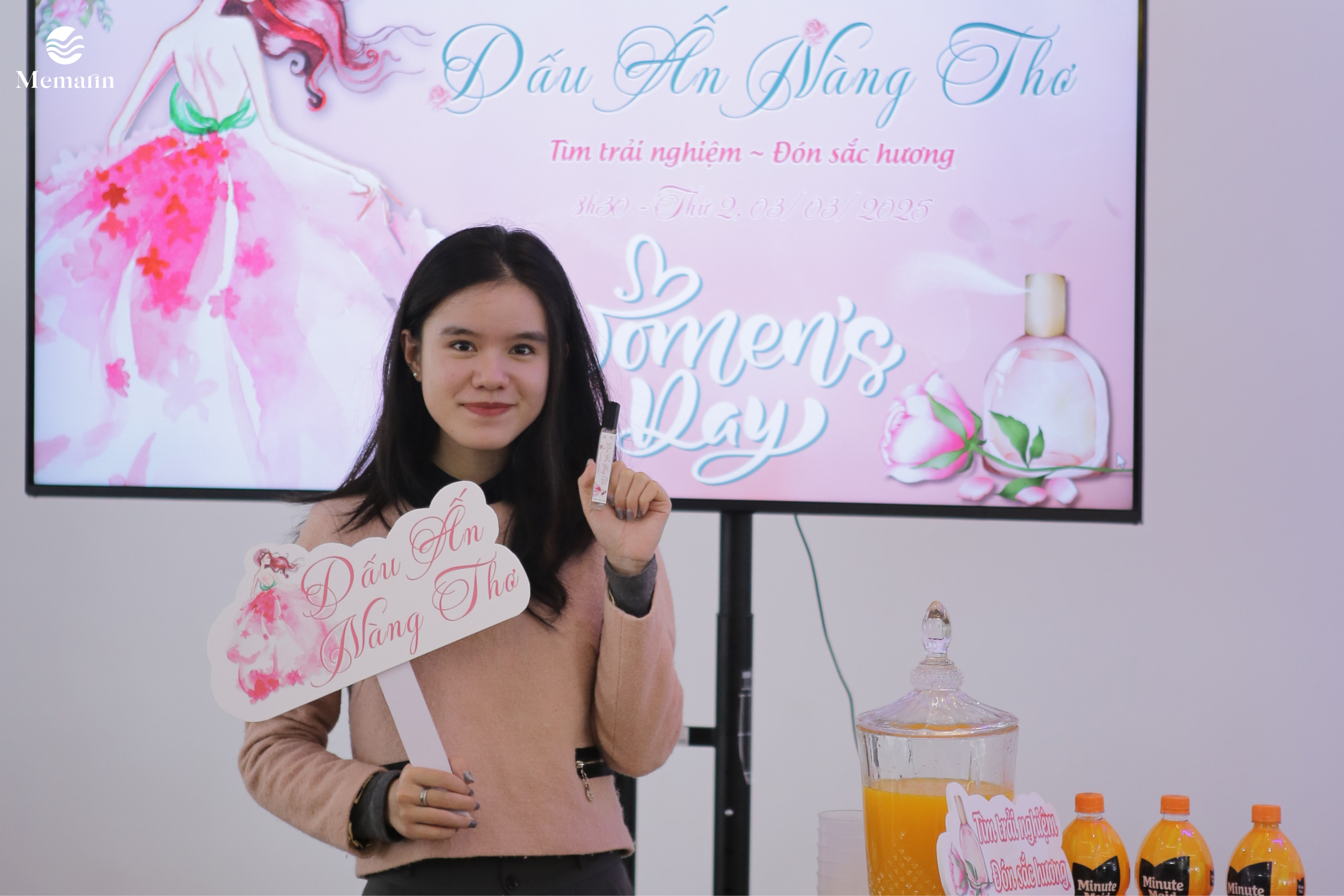 Minigame đoán mùi tại workshop nước hoa doanh nghiệp