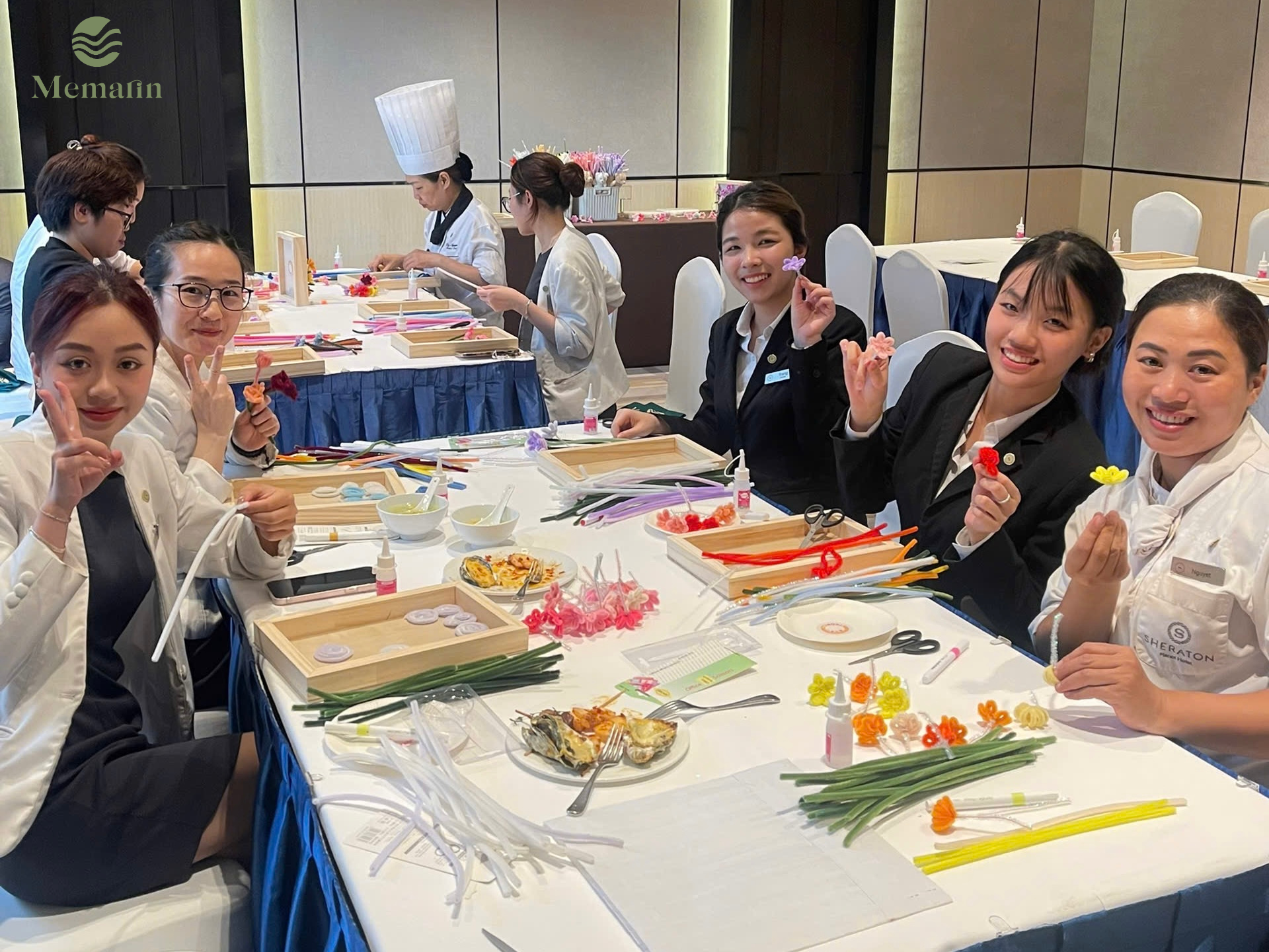 Khách hàng tự tay sáng tạo đồ Handmade tại workshop