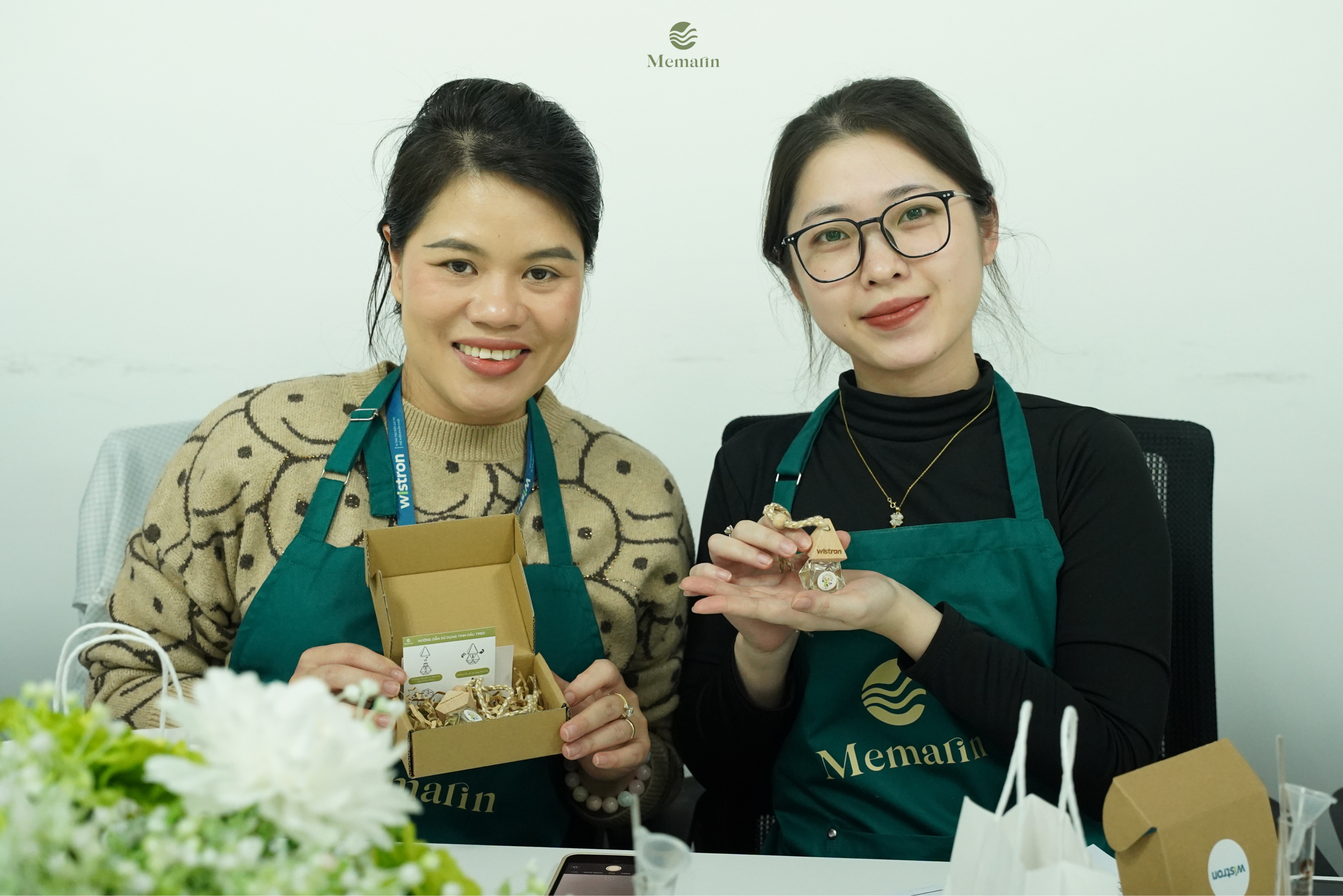 Workshop tinh dầu treo cùng Wistron: Hành trình 50km đầy cảm hứng Nhân viên Wistron trải nghiệm workshop tinh dầu treo