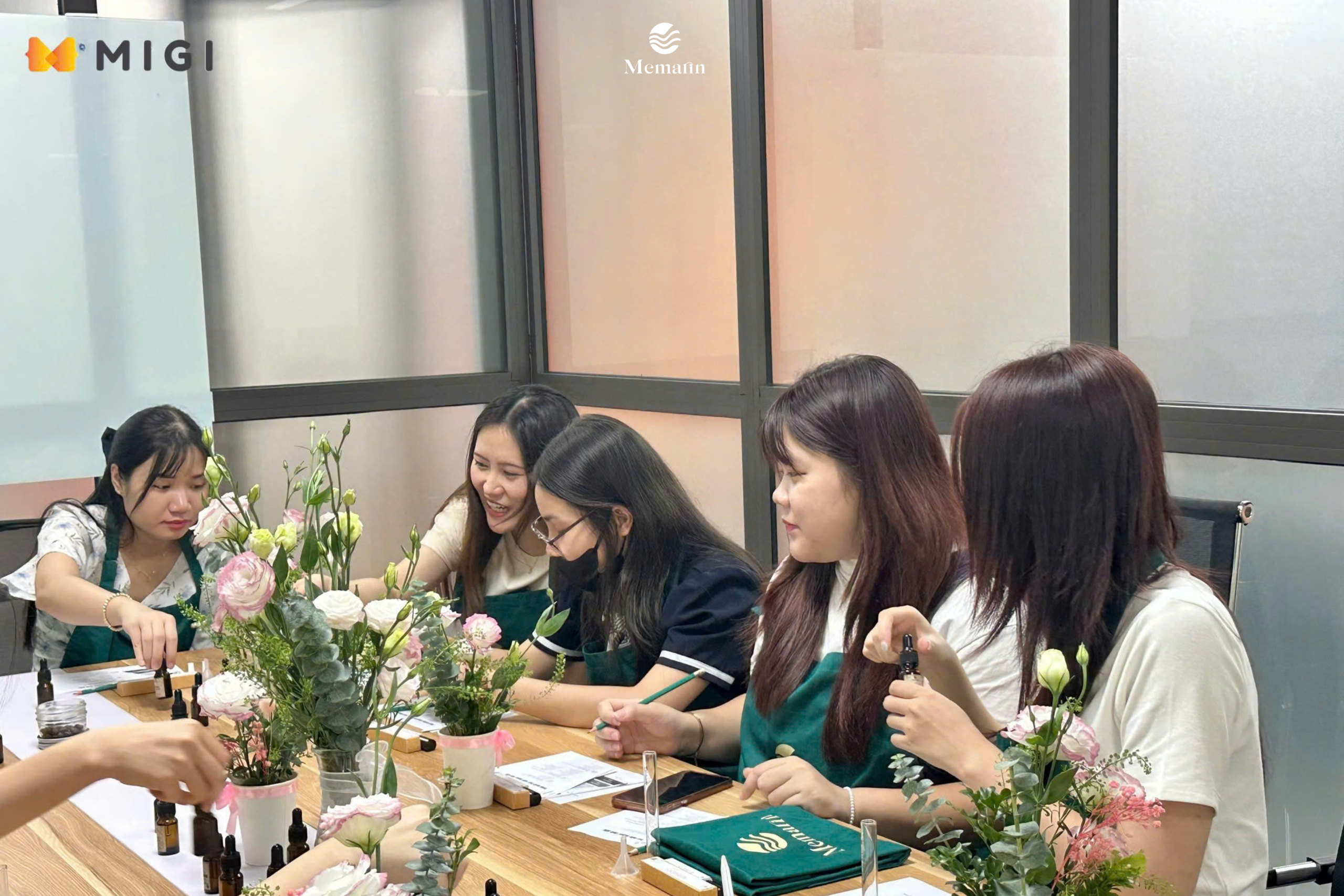 Workshop nước hoa cùng MIGI – Món quà ý nghĩa nhân Ngày Phụ nữ Việt Nam 20/10 Nhân viên MIGI trải nghiệm workshop nước hoa