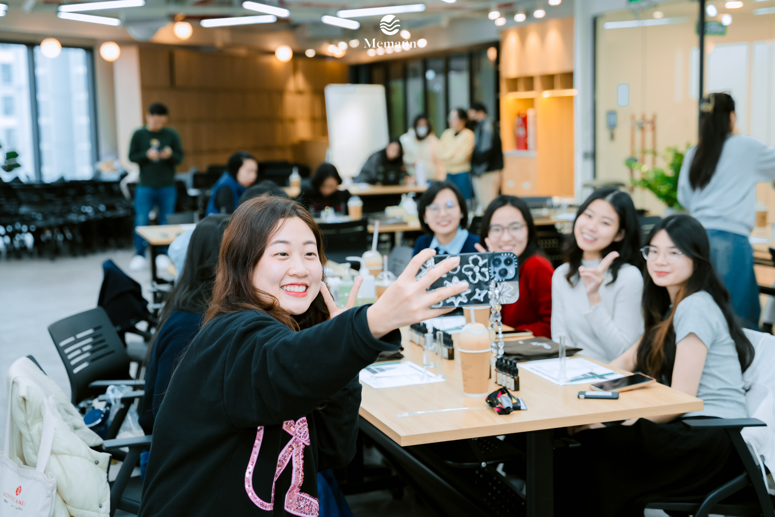 Workshop nước hoa cùng AIA Exchange – Món quà tri ân ý nghĩa nhân ngày Quốc tế Phụ nữ 8/3 Khách hàng trải nghiệm workshop nước hoa