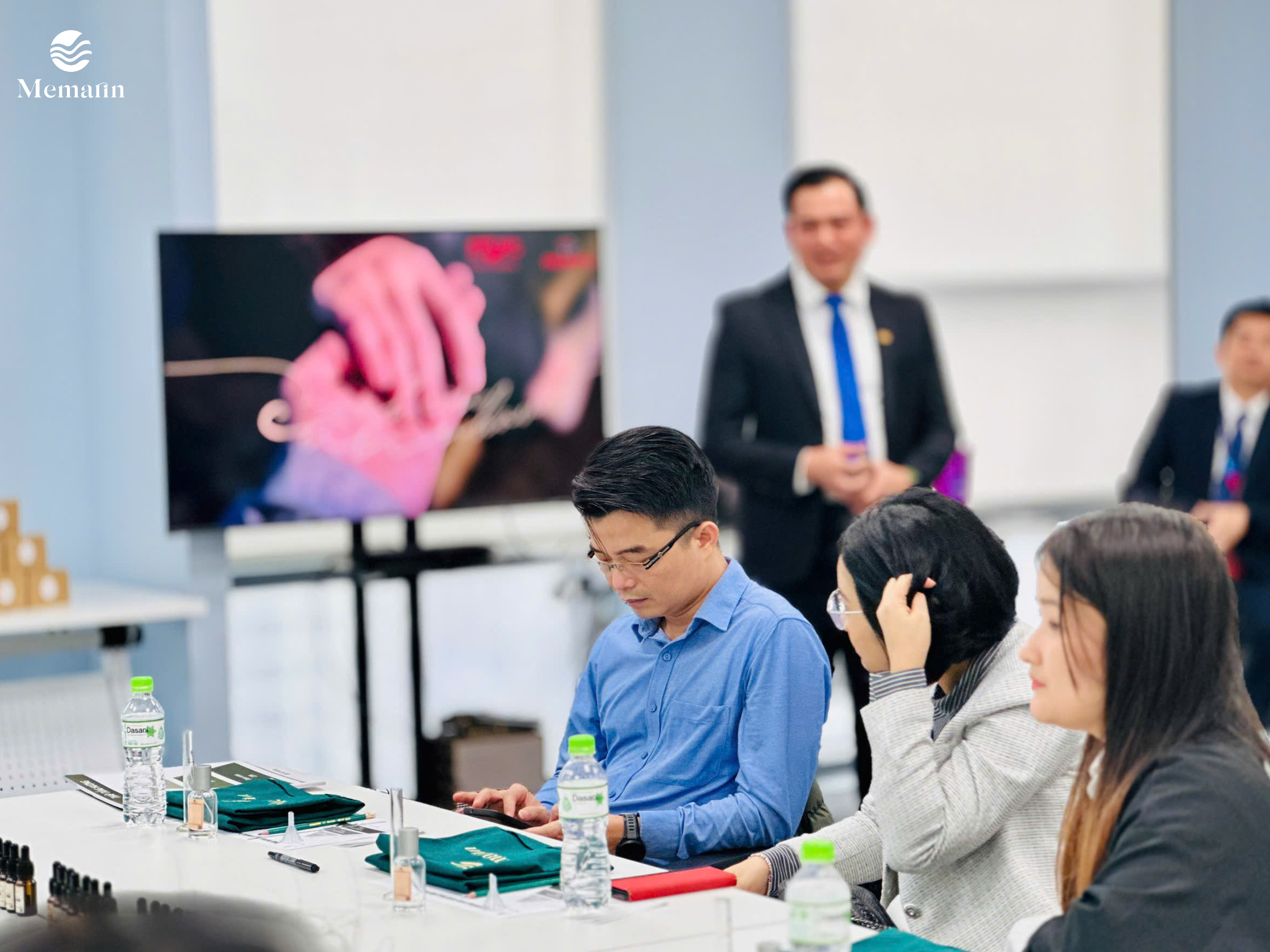 Memarin đồng hành cùng Prudential tổ chức workshop nước hoa tri ân khách hàng.