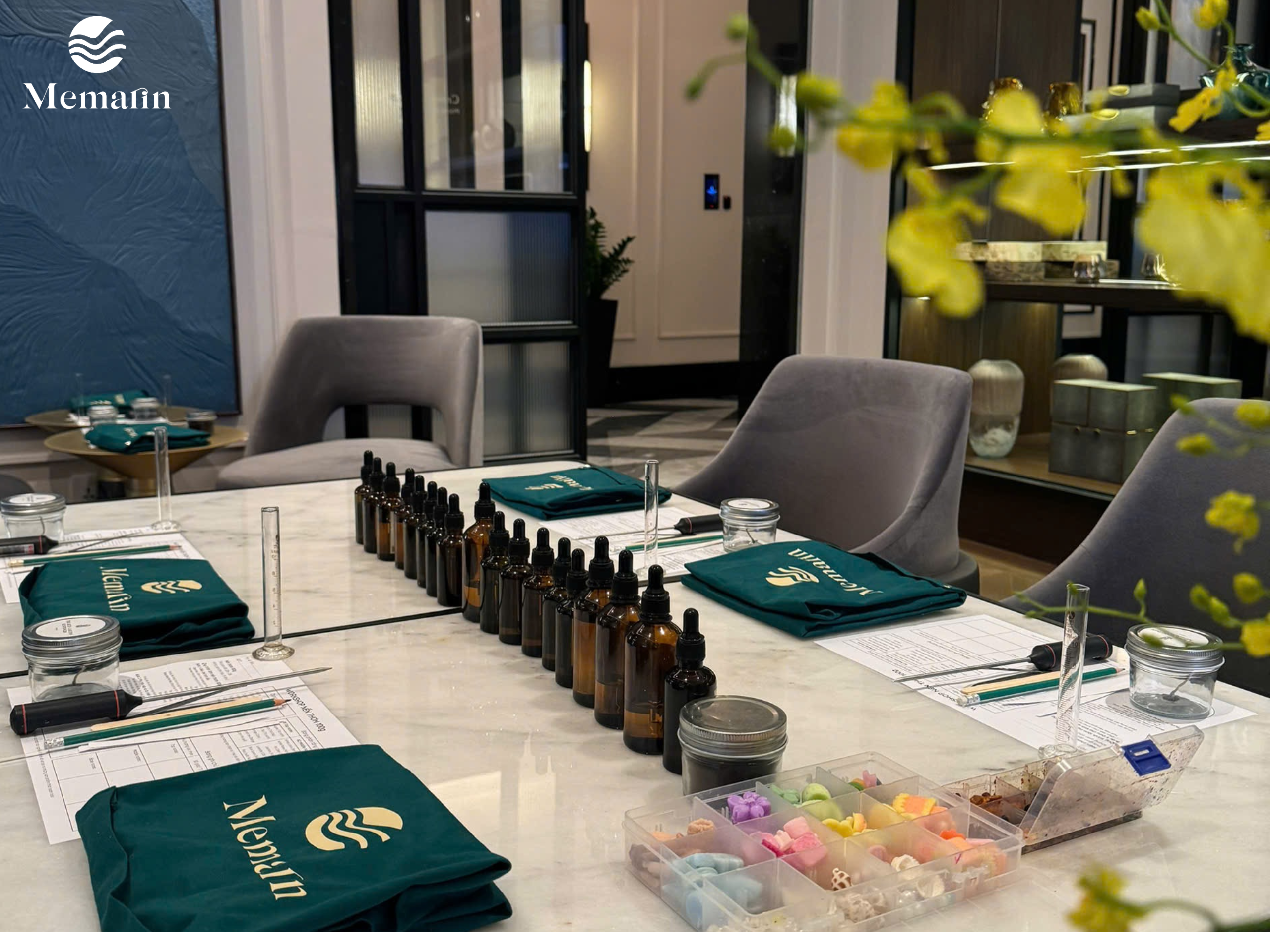 Workshop Nước Hoa Dành Cho Cư Dân The Ritz-Carlton x Memarin Không gian sang trọng của workshop nước hoa giúp cư dân khám phá nghệ thuật mùi hương và sáng tạo nước hoa cá nhân.