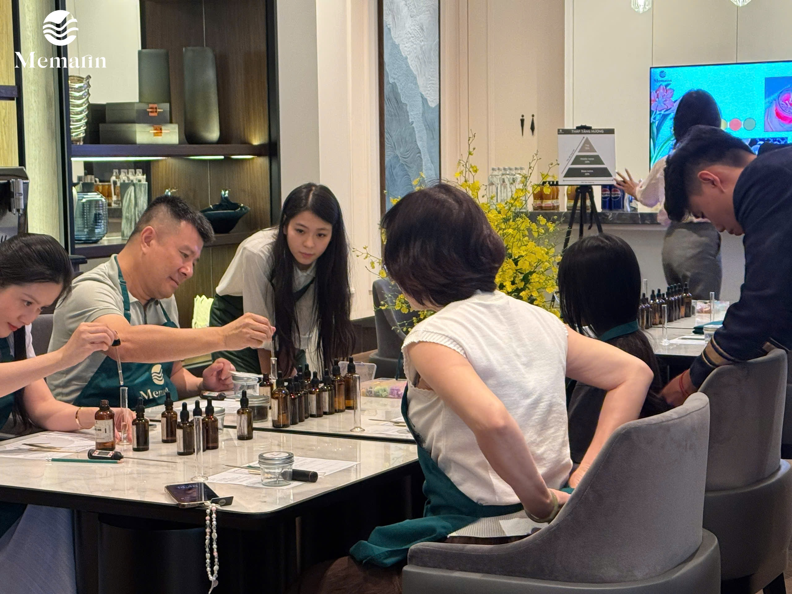Workshop Nước Hoa Dành Cho Cư Dân The Ritz-Carlton x Memarin Hoạt động workshop nước hoa mang đến cơ hội kết nối và gắn kết cộng đồng cư dân The Ritz-Carlton.