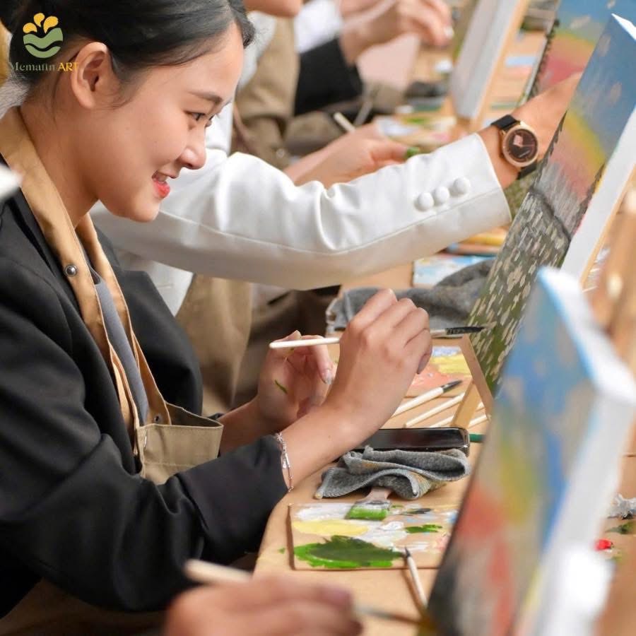 Workshop Vẽ Tranh Tại Sheraton: Khi Nghệ Thuật Trở Thành Ngôn Ngữ Kết Nối Cảm Xúc khách tham dự workshop vẽ tranh