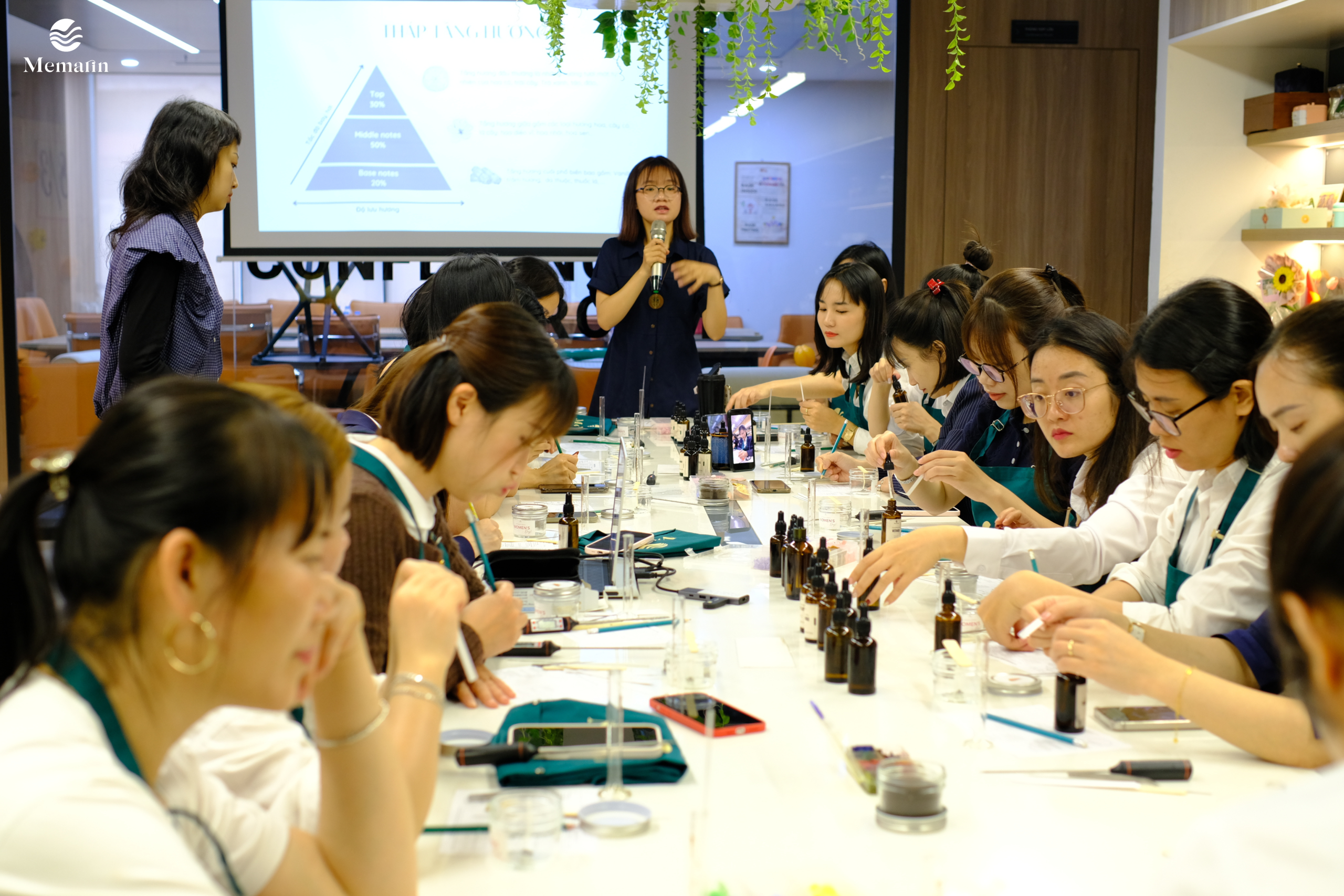 Memarin tổ chức workshop nến thơm cho Haracorp